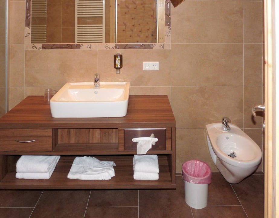 Teilansicht des Bades Hotel Edelweiss