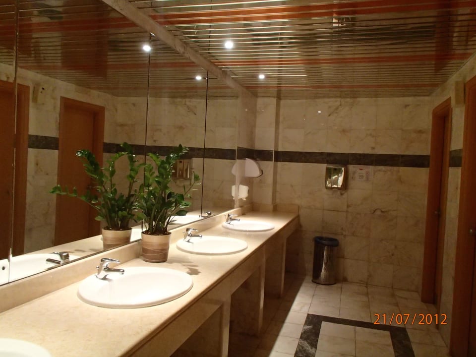 Łazienka przy barze  Hotel Kalithea Horizon Royal