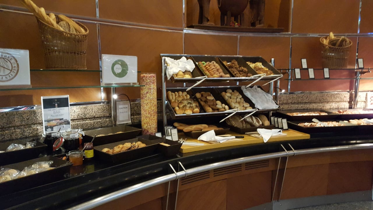 Buffet beim Frühstück Hilton Dubai Jumeirah