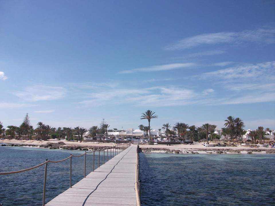 Blick auf das Meer, das Hotel und den Strand Hotel El Mouradi Djerba Menzel