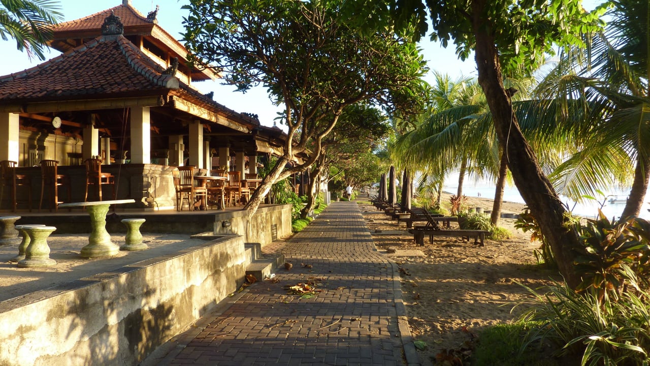 Strandweg am Hotel Villa Shanti Beach