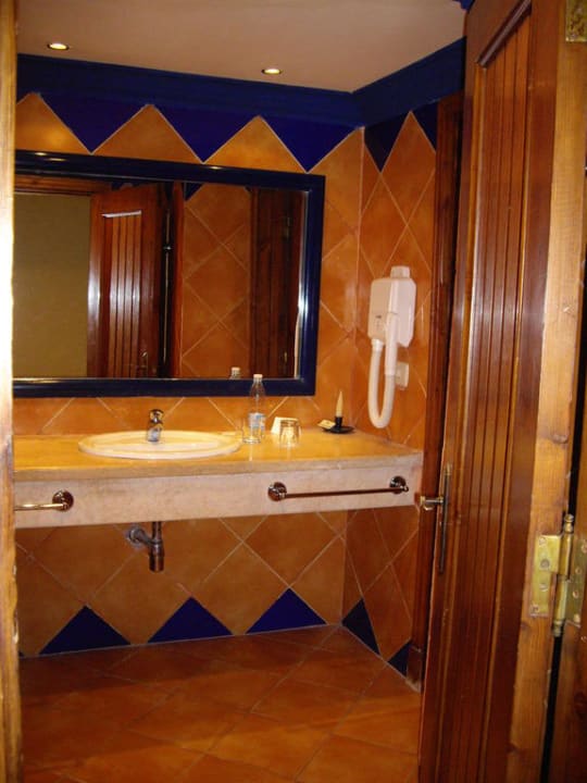 Bad mit Waschbecken und Wanne Grand Makadi