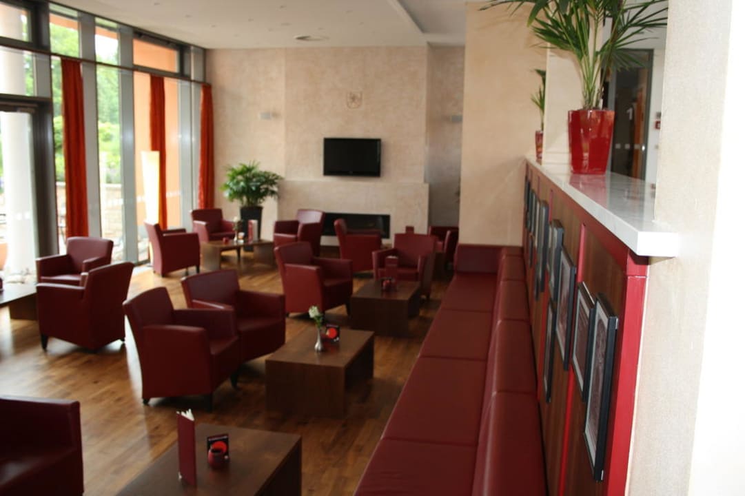 Großbild-TV im Lobbybereich Hotel am Vitalpark