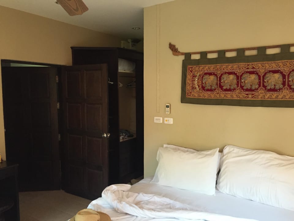 Gutes Bed mit ordentlicher Matratze Hotel Lanta Castaway Resort