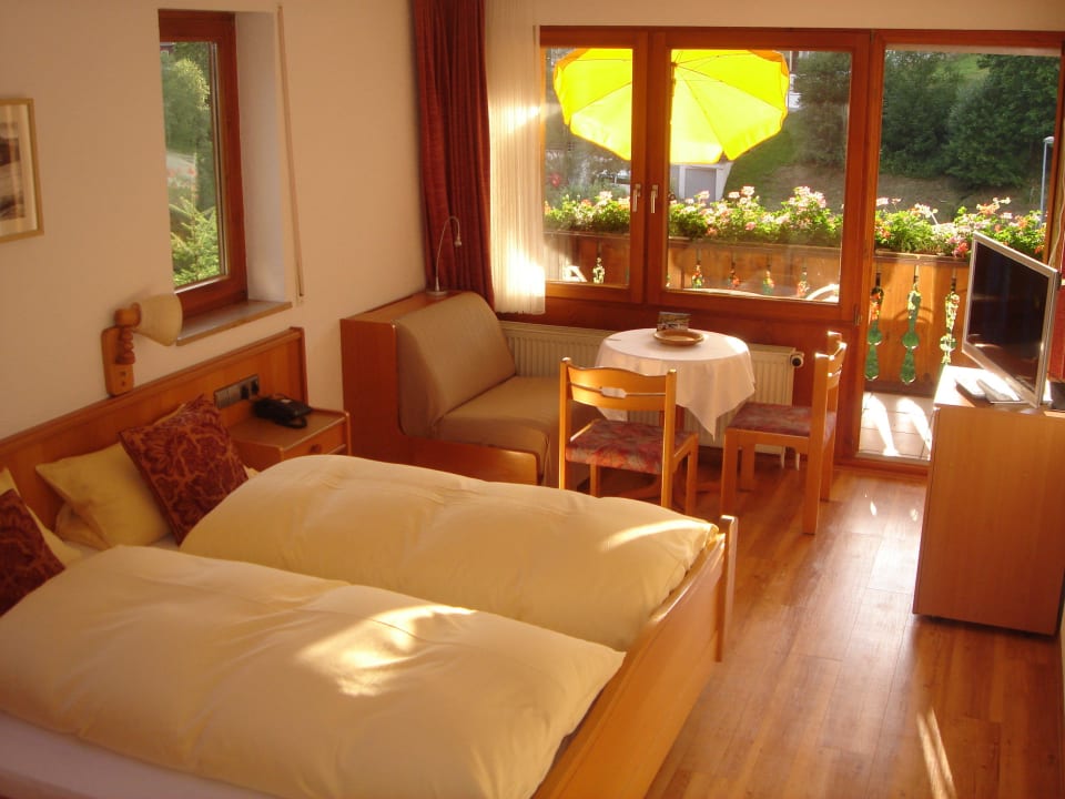 Doppelzimmer mit Balkon Hotel Enzian