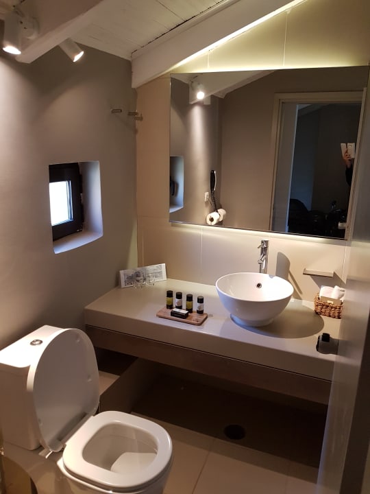 Zimmer The Bay Hotel & Suites