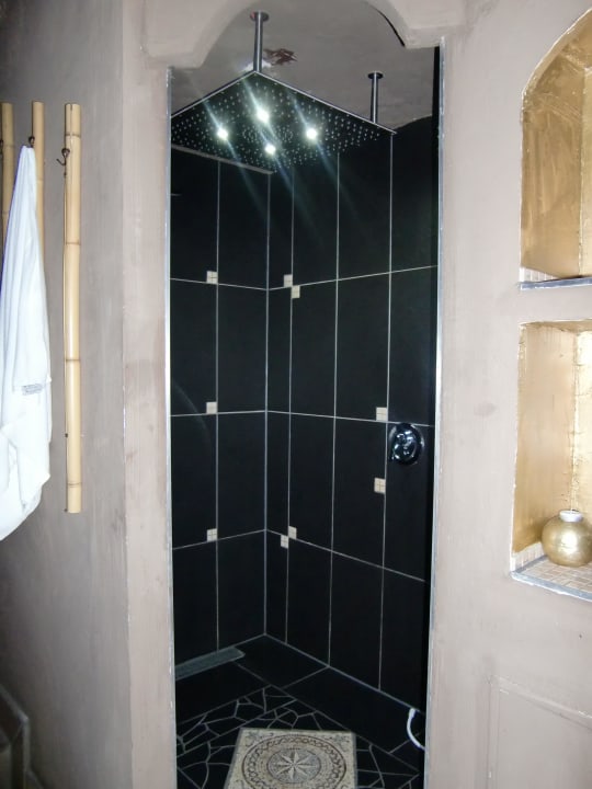 Regendusche Spa-Wellness-Lounge Feriensuite Bali-Lounge