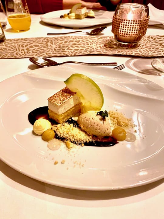 Gastro NIDUM Casual Luxury Hotel