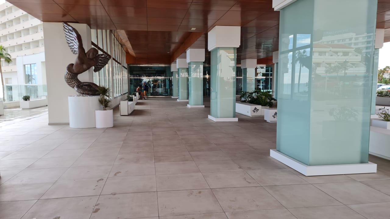 Lobby Iberostar Waves Bouganville Playa