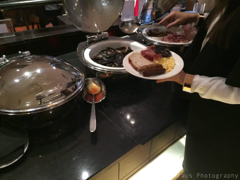 Frühstücksbuffet The Tower - A Guoman Hotel