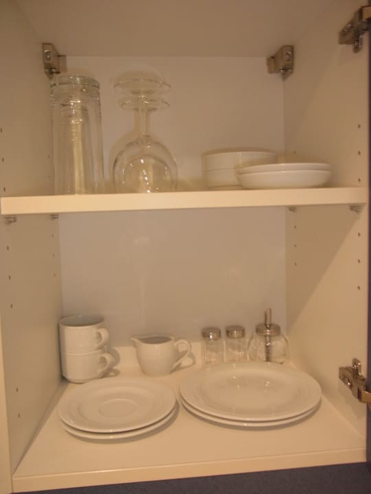 Geschirr in der Küchenzeile Aparion Apartments Berlin