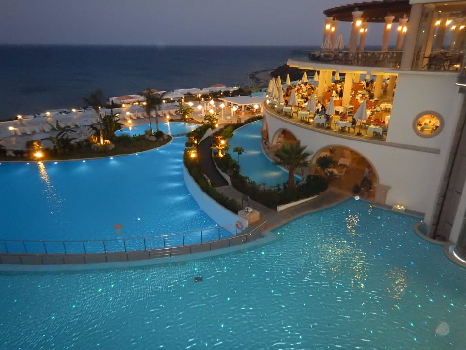 Hauptrestaurant am Abend - schön beleuchtet Atrium Prestige Thalasso Spa Resort & Villas