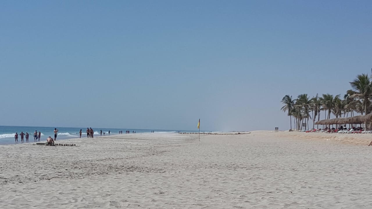 Strand soweit man schauen kann Salalah Rotana Resort