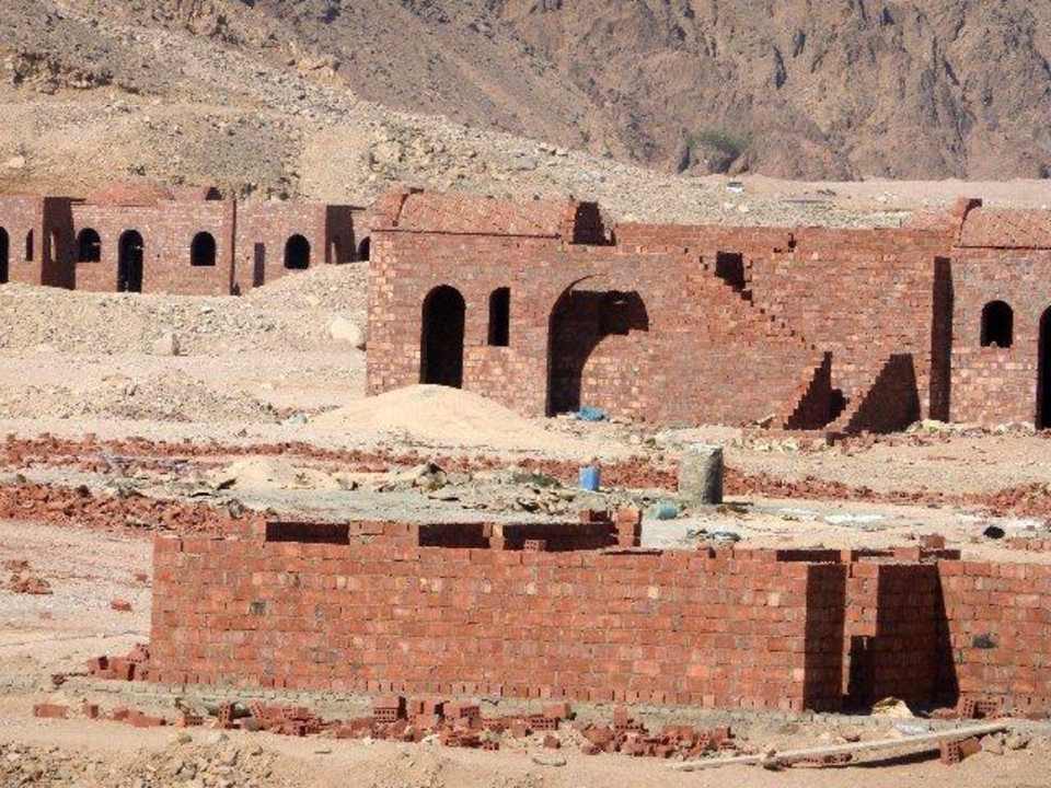 Baustelle rechts neben Hotel Happy Life Village