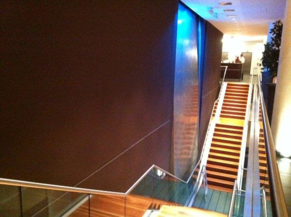 Treppe zum Pool centrovital Hotel Berlin