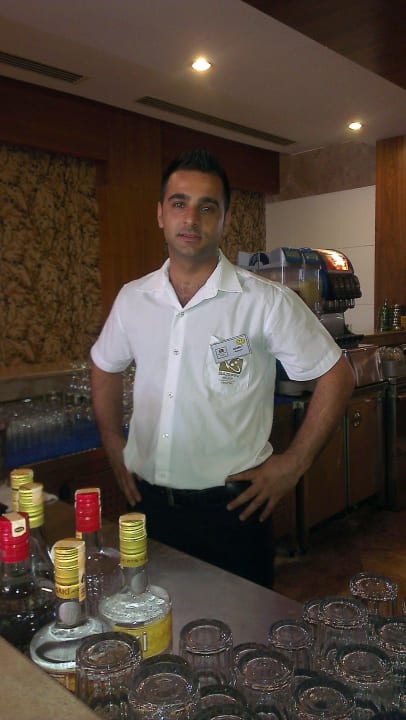 Samet ein super Barmann Saturn Palace Resort Hotel