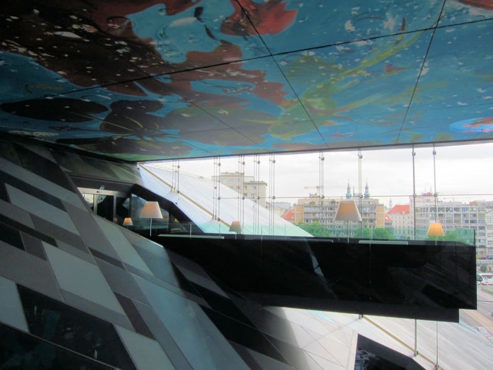 Blick vom 5. Stock in das Atrium SO/VIENNA