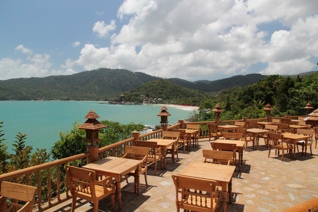 Hauptrestaurant mit Blick auf die Bucht Santhiya Koh Phangan Resort & Spa
