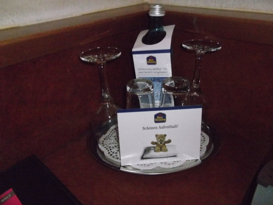 Saubere Gläser Wilkommensdrink Best Western Plus Hotel St. Raphael