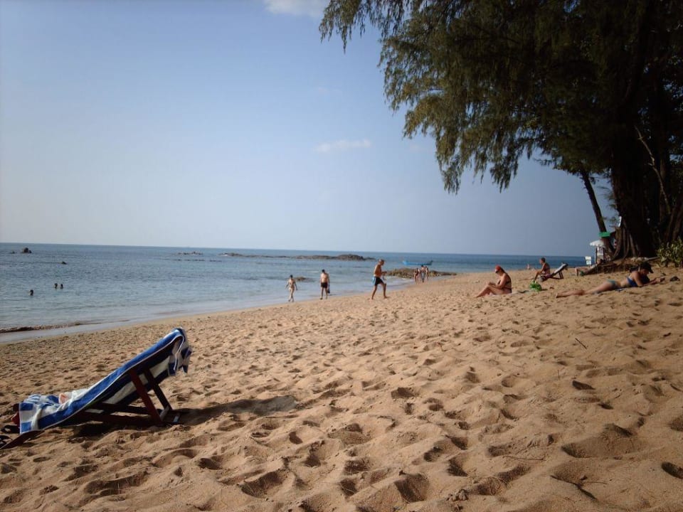Strand in der Nähe des Hotels Khaolak Bhandari Resort & Spa