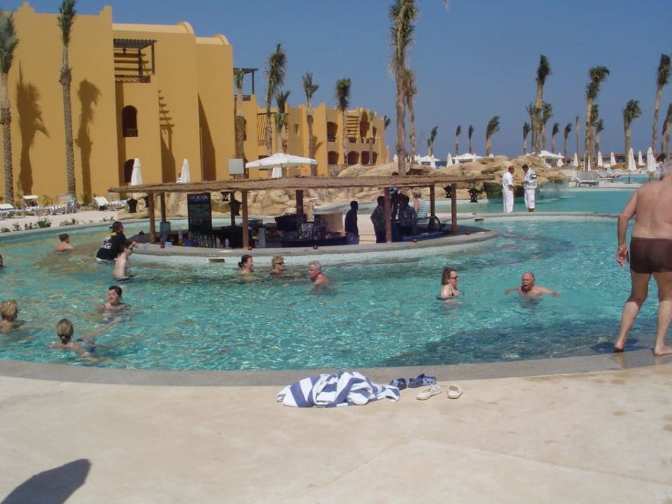 Poolanlage mit Bar Stella Beach Resort & Spa Makadi Bay