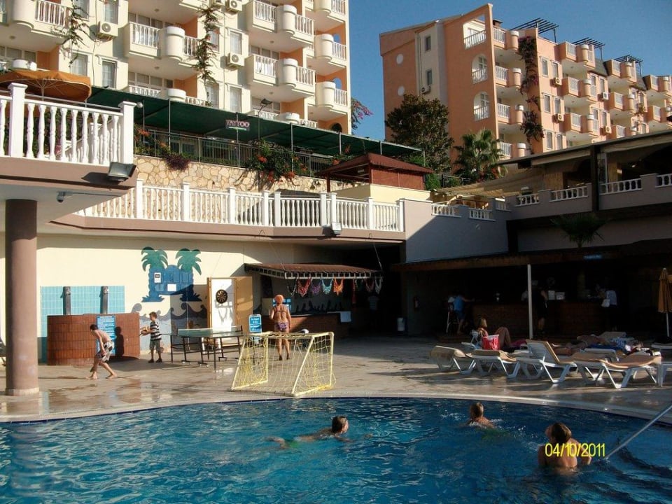 Pool und Poolbar Hotel Club Paradiso