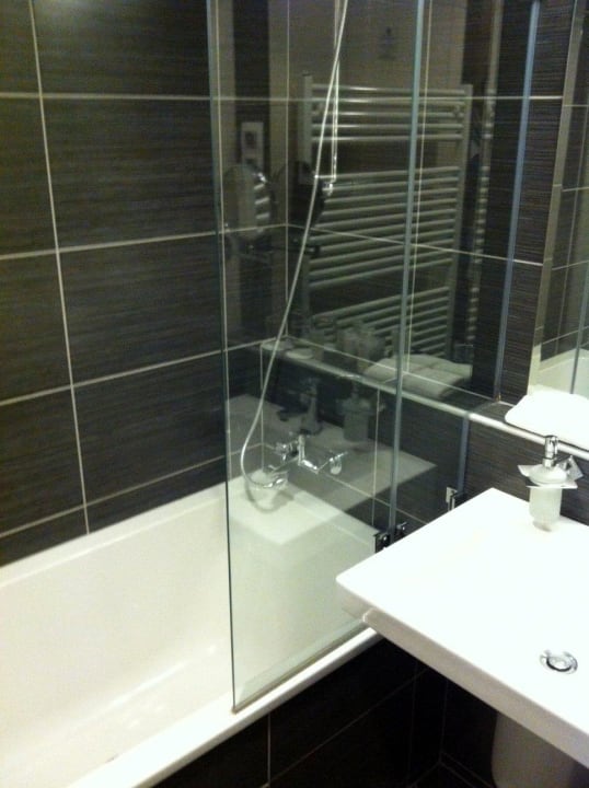 Neues tadellos gepflegtes Bad  Hotel Regnum Residence