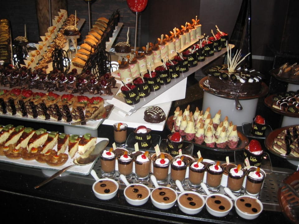 Toetjes. Limak Lara Deluxe Hotel & Resort