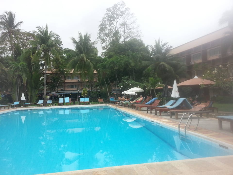 Pool Basaya Beach Hotel & Resort