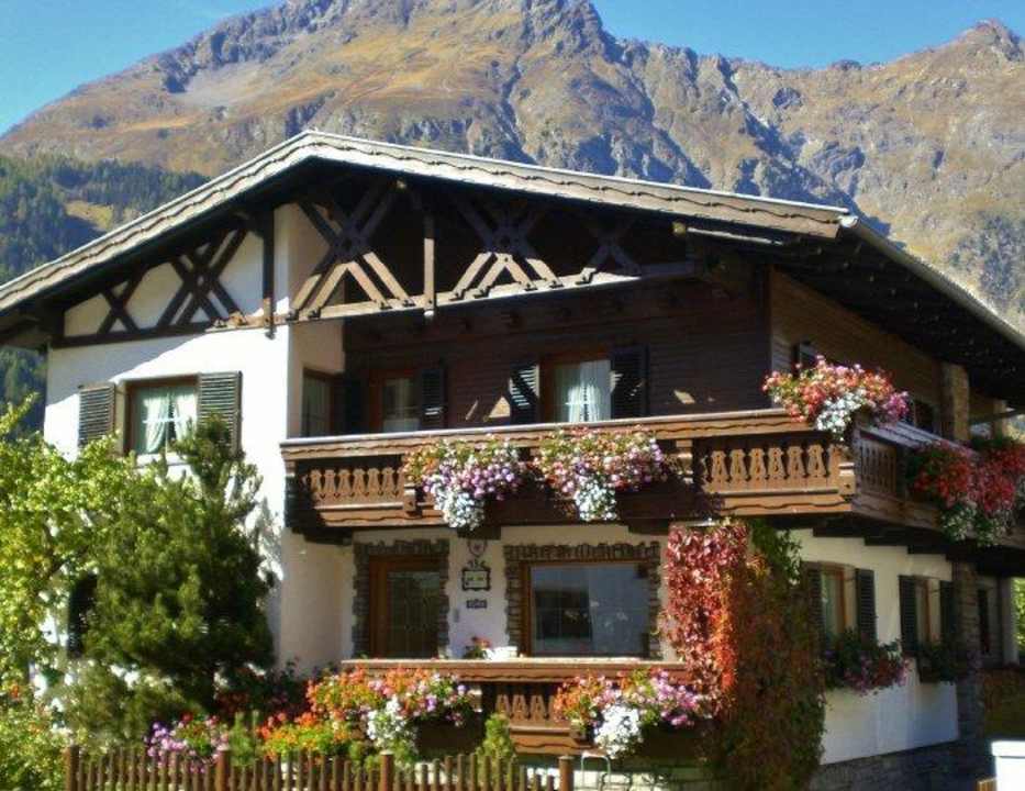 Haus im Sommer Alpenpension Höfler