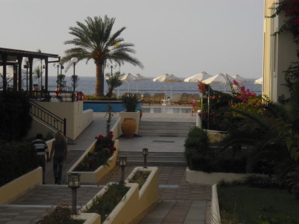 Weg zum Pool Hydramis Palace Beach Resort