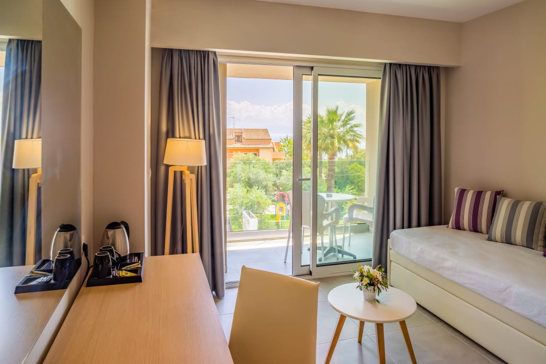 Zimmer CNic Gemini Hotel