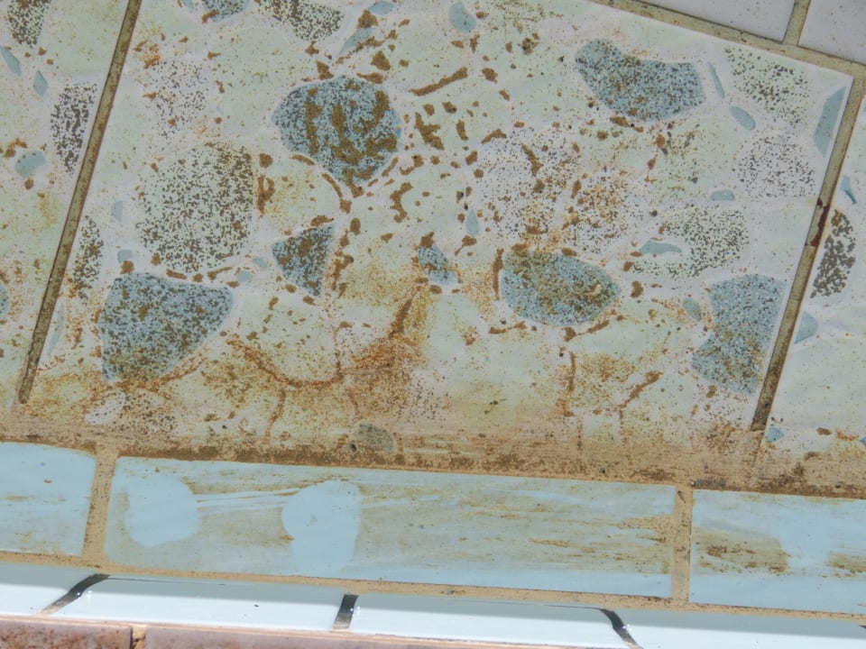 Ungereinigte Kinderpools Eri Beach & Village