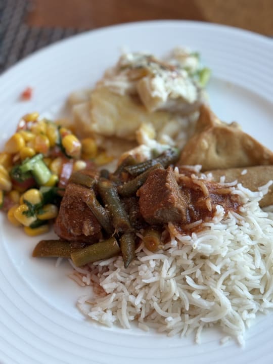 Gastro Rose Rayhaan by Rotana