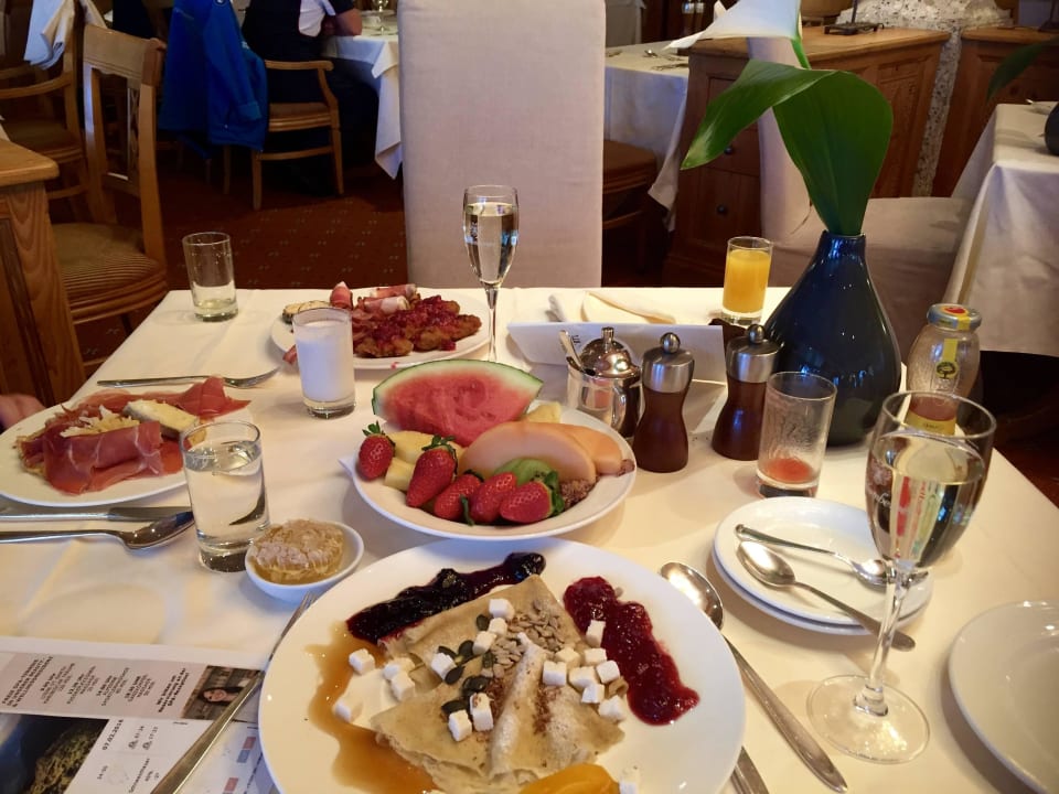 Frühstücksbuffet  Das Central - Alpine Luxury Life