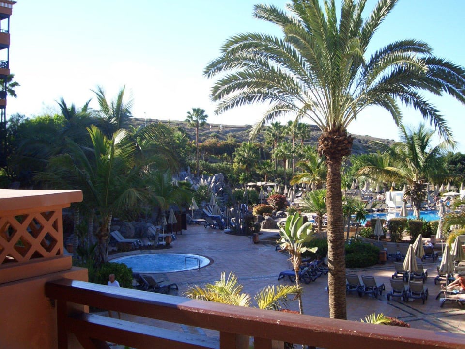 Blick auf ei Anlage H10 Costa Adeje Palace