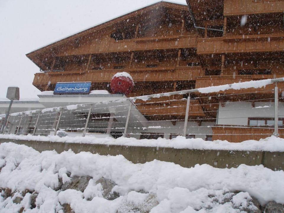 Vor dem Hotel Galtenberg - Family & Wellness Resort