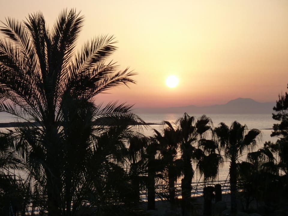 Sonnenuntergang am Hotel Sealife Buket Resort & Beach