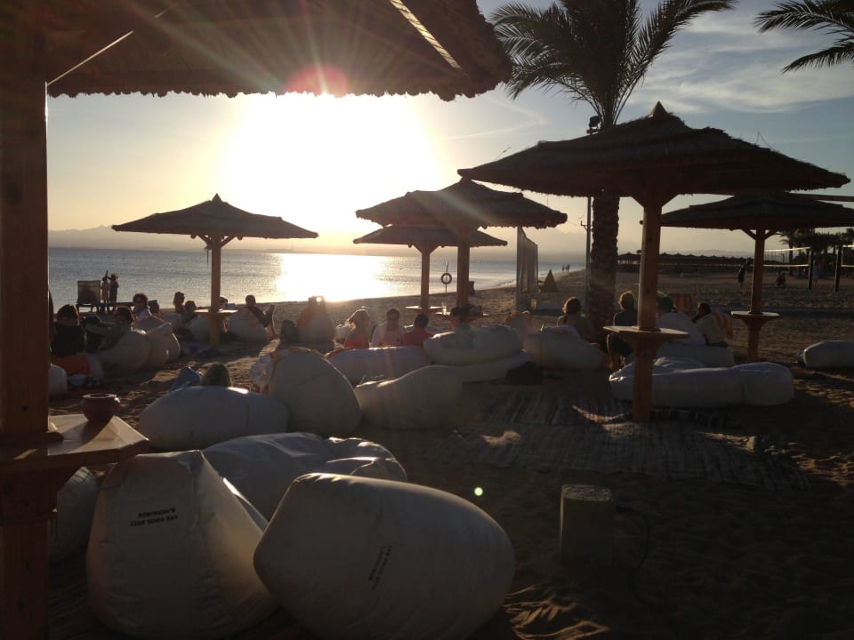Täglicher Chillout zum Sundowner ROBINSON SOMA BAY