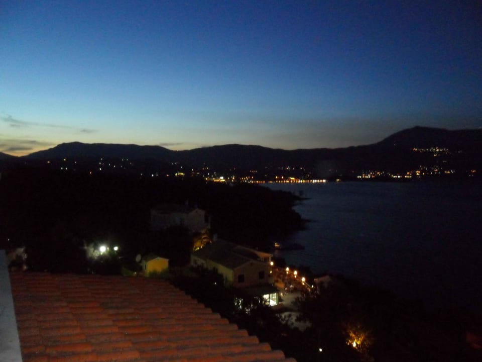Ausblick vom Balkon am späten Abend Kommeno Bella Vista Apartments