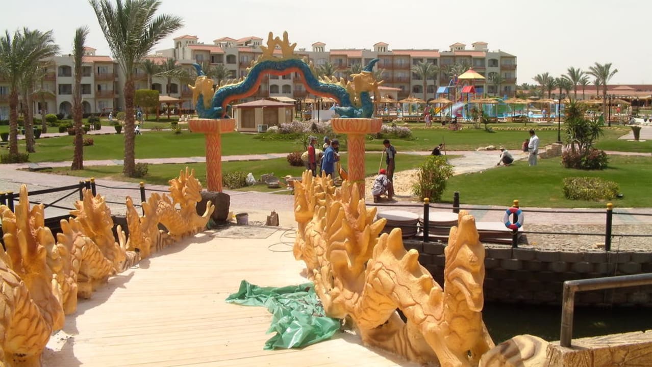 Bald ist der Drache in Aktion Pickalbatros Dana Beach Resort - Hurghada