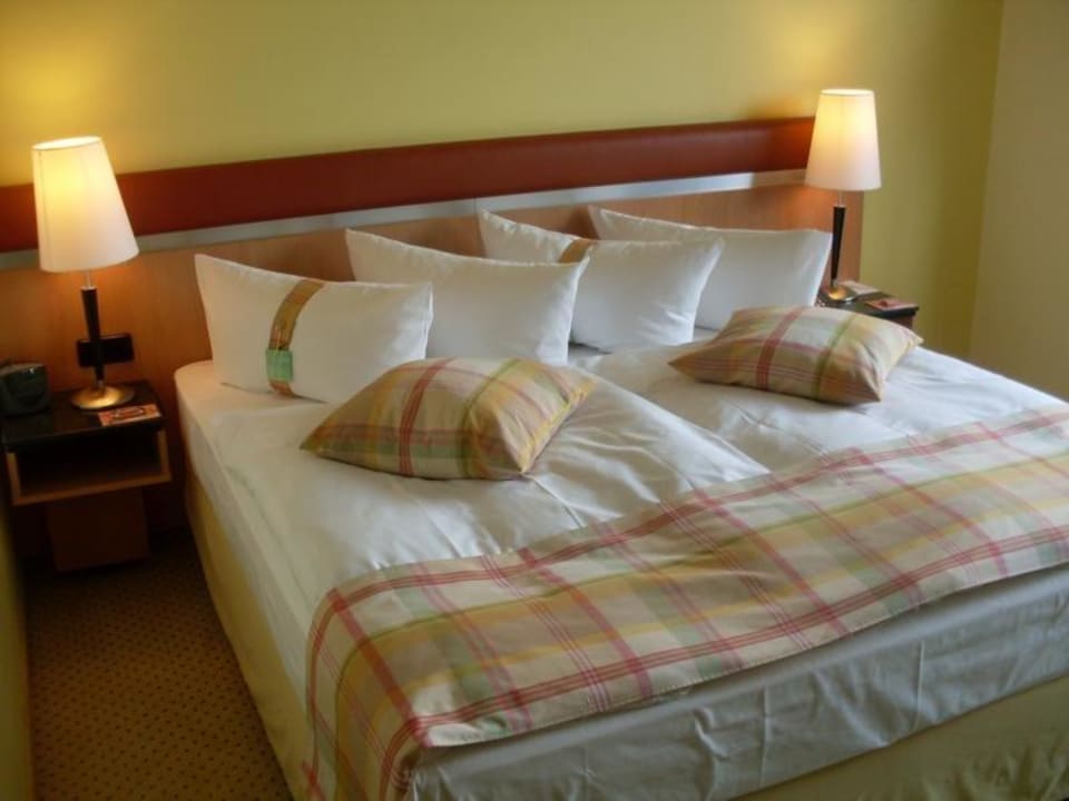 Breites Bett Holiday Inn Berlin Airport - Conference Centre