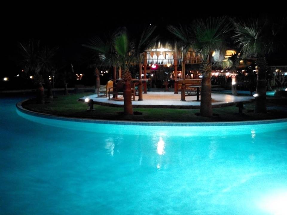 Haupt Pool by Night Pickalbatros Jungle Aqua Park Resort - Neverland Hurghada