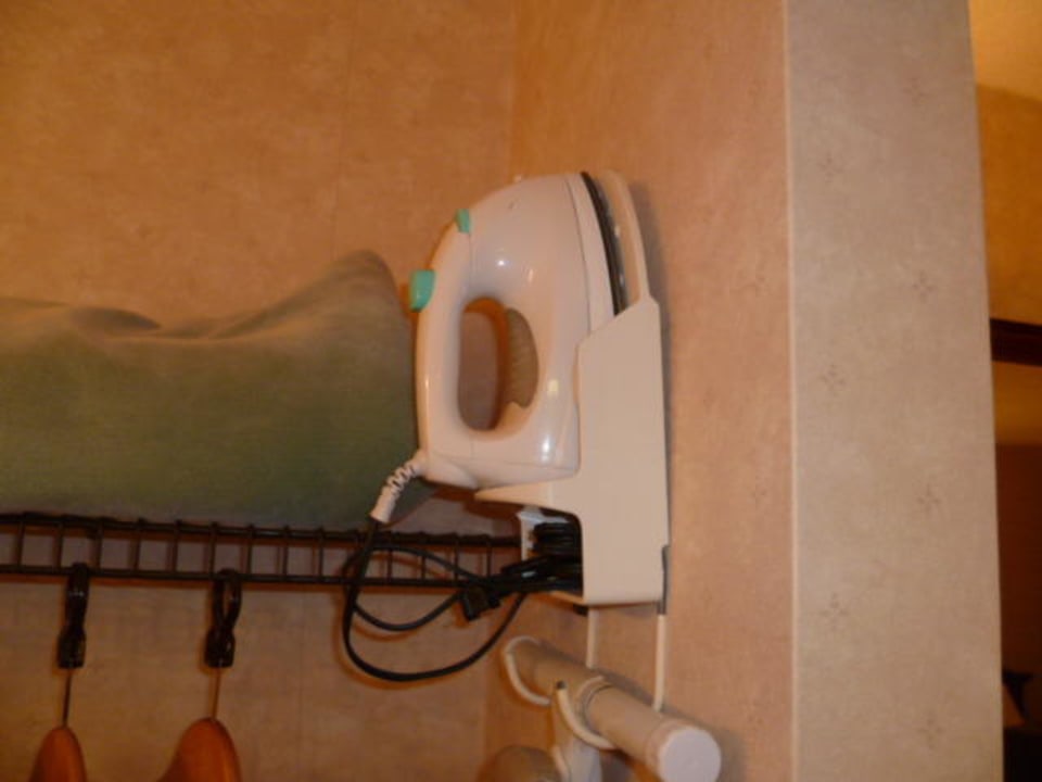 Bügeleisen im Zimmer, sehr praktisch Hotel Comfort Inn Tysons Corner