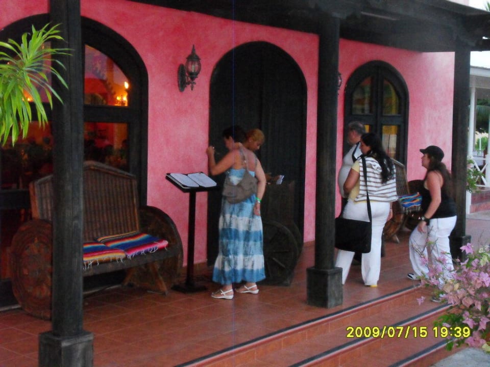 Empfang am Eingang zum mexikanischen Restaurant Ocean Blue & Sand