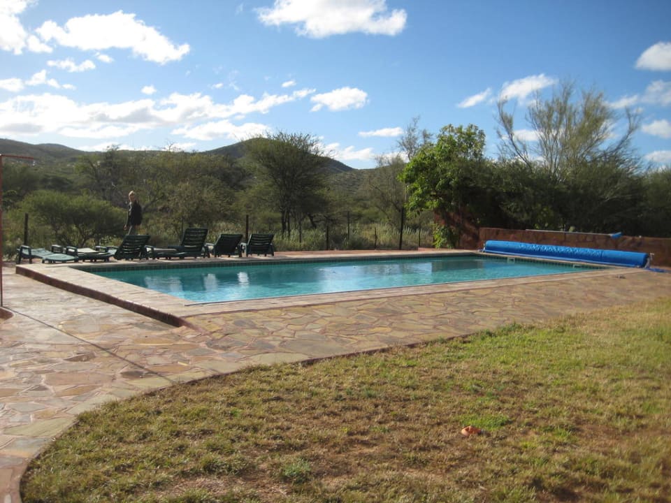Einer der 2 Pools Okomitundu Guest Farm