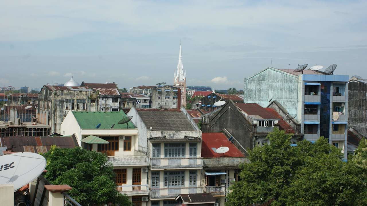 Von der 5.Etage Clover Hotel City Center