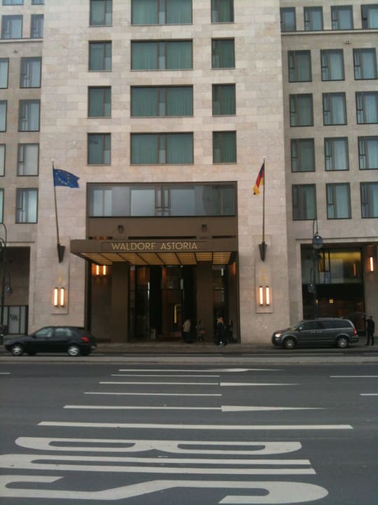 Eingan Waldorf Astoria Berlin
