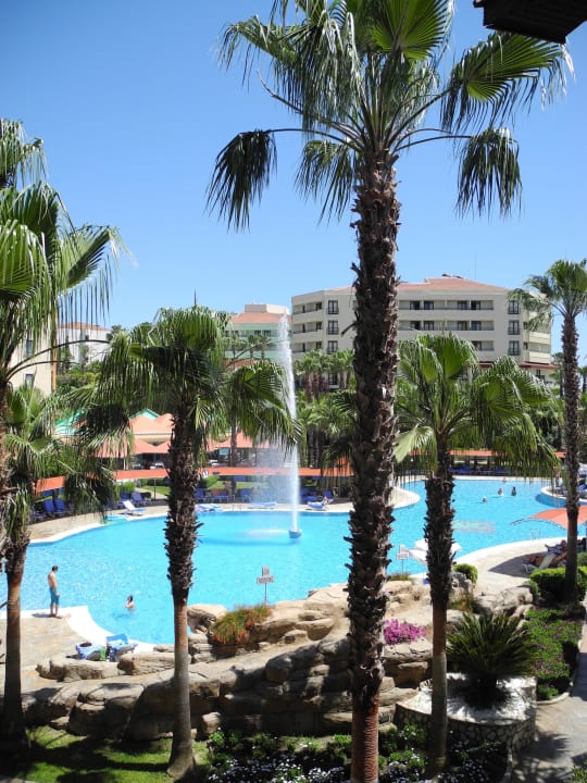 Blick zum Pool Miramare Queen Hotel