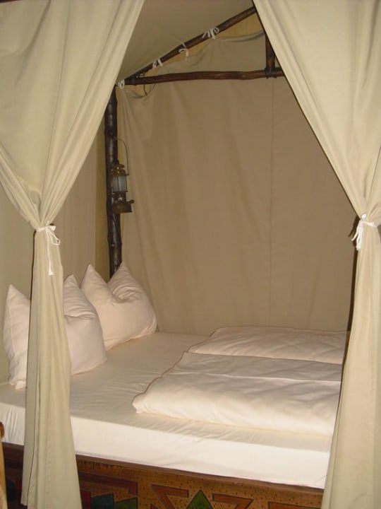Kinderbett im Zimmer Hotel Matamba - Phantasialand Erlebnishotel
